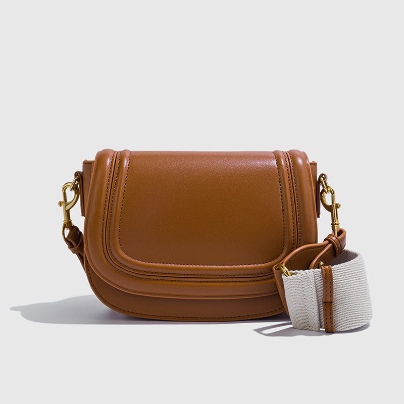 Luxury Bags That Are Vegan - حقيبة كتف نسائية بتصميم بسيط ومخيطة،