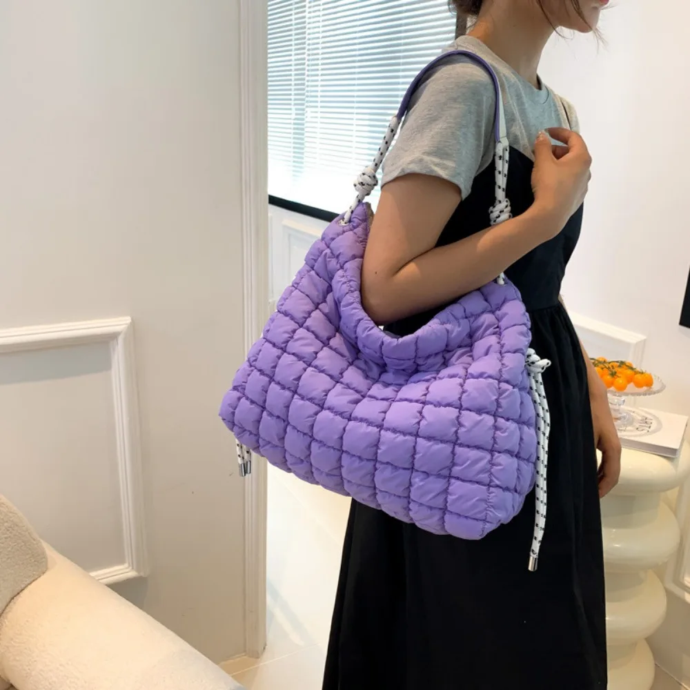 Luxury Bags That Are Vegan - نباتي أسفل مطوي حقائب كتف المرأة