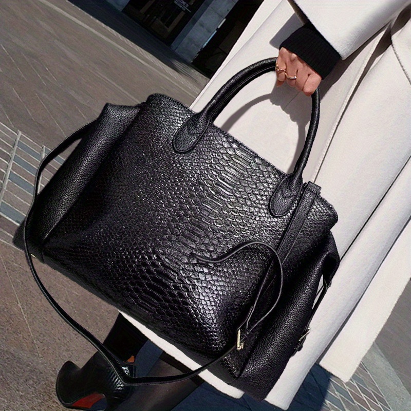 Luxury Bags That Are Vegan - حقيبة يد نسائية فاخرة أنيقة بتصميم
