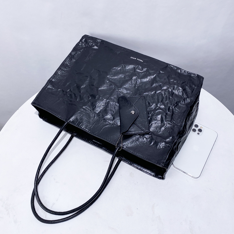 أكياس محفورة على ورق كرافت الك - مراجعة Luxury Bags Trend 2025 وسعره
