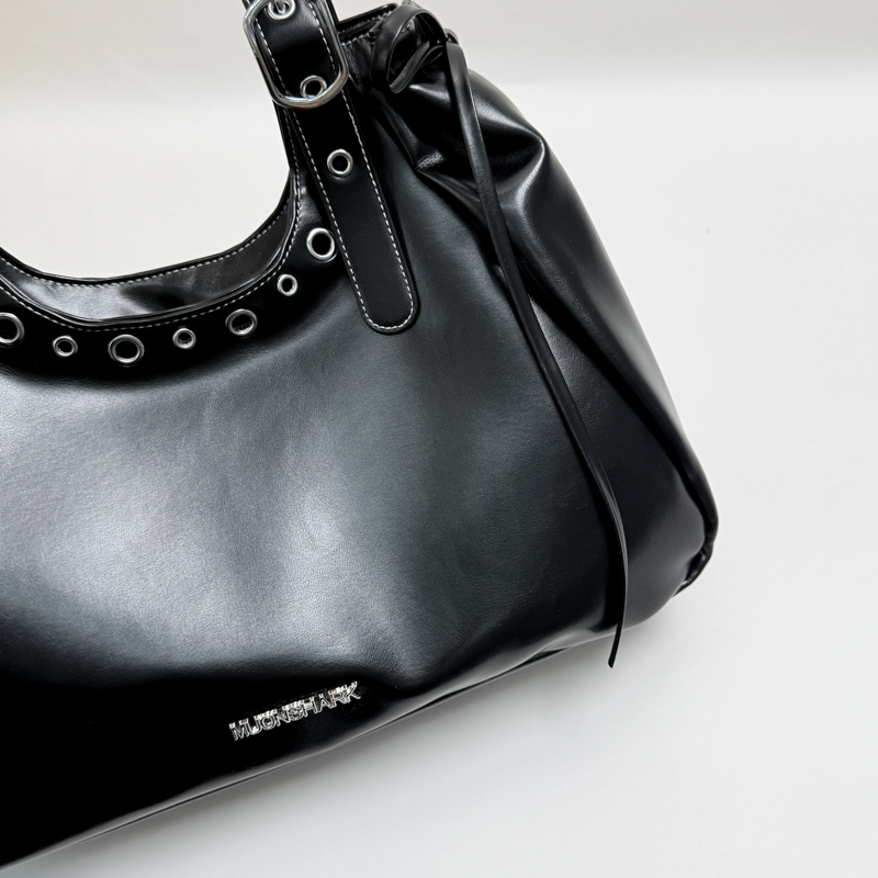 حقائب كتف نسائية بتصميم عتيق 2 - مراجعة Luxury Bags That Are Vegan وسعره