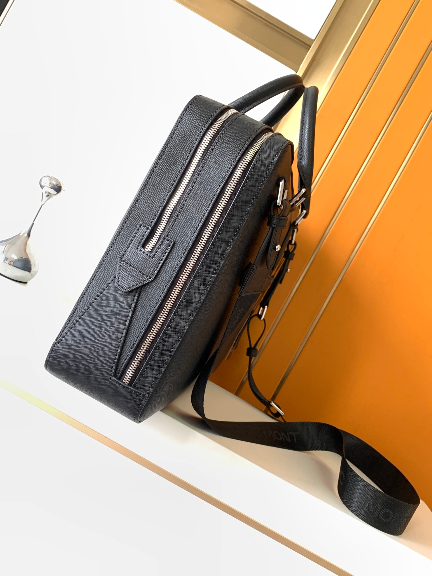حقائب رجالية فاخرة بمقبض علوي، - مراجعة Luxury Bags Office وسعره