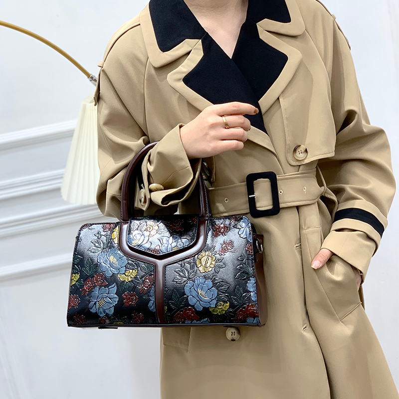 حقيبة بوسطن نسائية فاخرة بتصمي - مراجعة Luxury Bags That Are Vegan وسعره