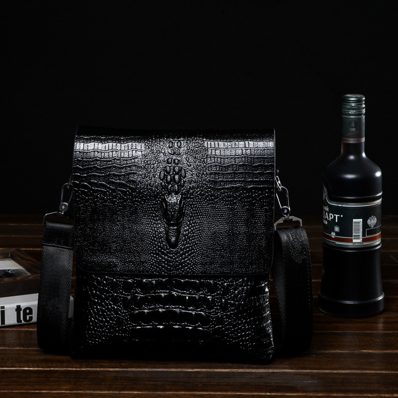 حقيبة كتف من جلد التمساح للرجا - مراجعة Luxury Bags Office وسعره