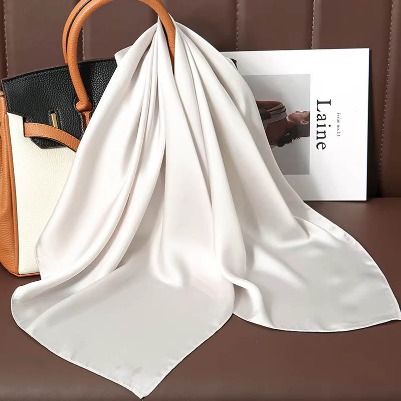 الفاخرة بلون الحرير وشاح مربع  - مراجعة Luxury Bags Office وسعره