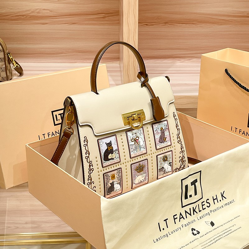 حقيبة يد نسائية ماركة حقيبة يد - مراجعة Luxury Bags Trend 2025 وسعره