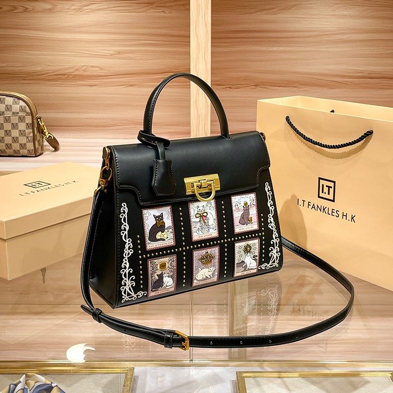 حقيبة يد نسائية ماركة حقيبة يد - مراجعة Luxury Bags Trend 2025 وسعره