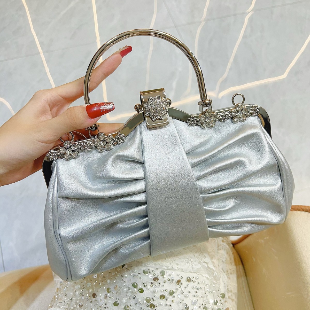 2025 الفاخرة الراقية سحابة الم - مراجعة Luxury Bags Trend 2025 وسعره
