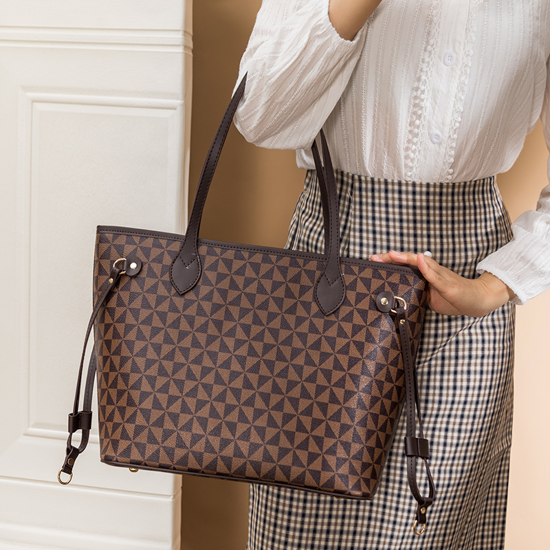 حقيبة كتف فاخرة للنساء، حقيبة  - مراجعة Luxury Bags That Are Vegan وسعره
