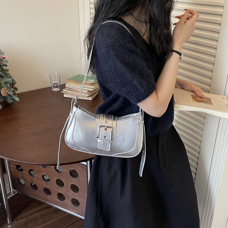 حقائب كتف نسائية من Vsper بلون - مراجعة Luxury Bags That Are Vegan وسعره