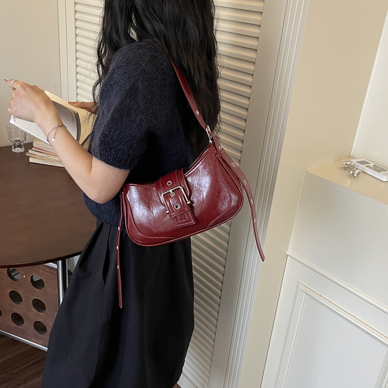 حقائب كتف نسائية من Vsper بلون - مراجعة Luxury Bags That Are Vegan وسعره