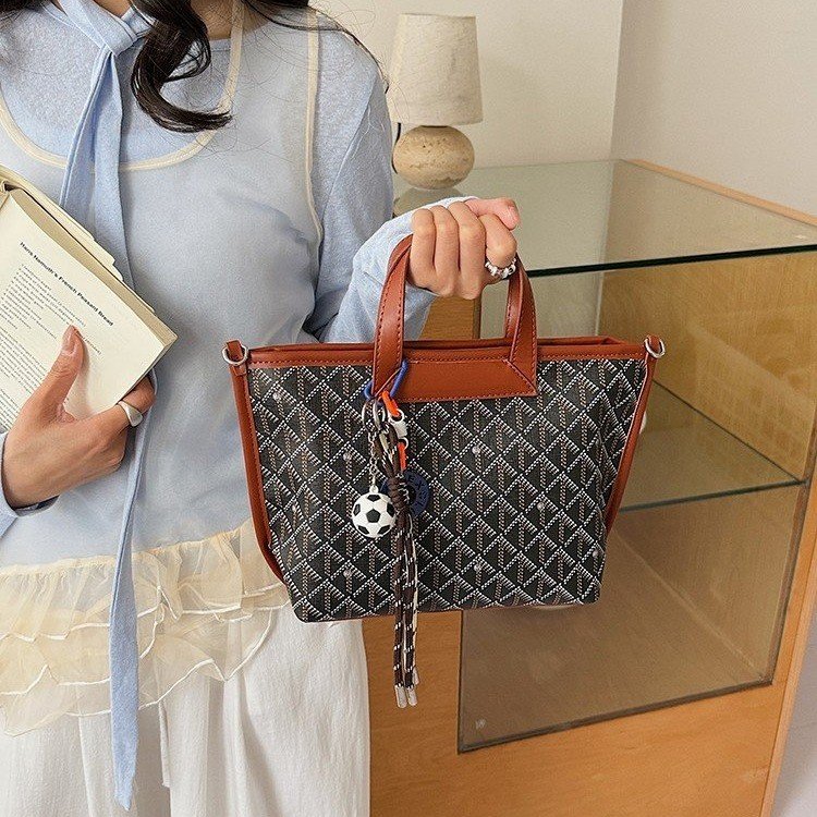حقيبة كروس بودي بسيطة وفاخرة و - مراجعة Luxury Bags Best وسعره