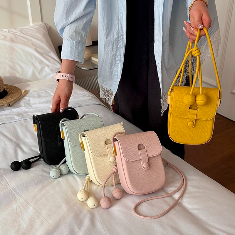 حقيبة كتف صغيرة فاخرة باللون ا - مراجعة Luxury Bags Women Brands وسعره