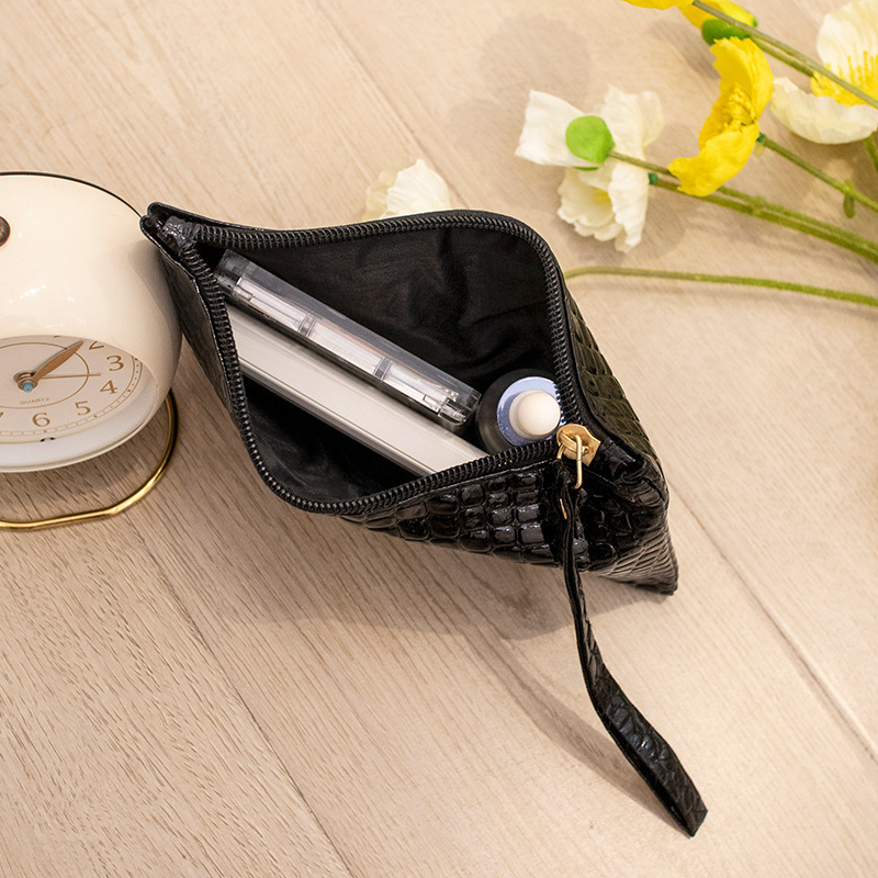حقيبة مكياج من الجلد النباتي ب - مراجعة Luxury Bags That Are Vegan وسعره