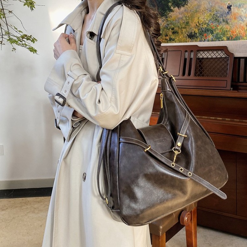 حقيبة حفاضات بتصميم عصري وشعار - مراجعة Luxury Bags Best وسعره