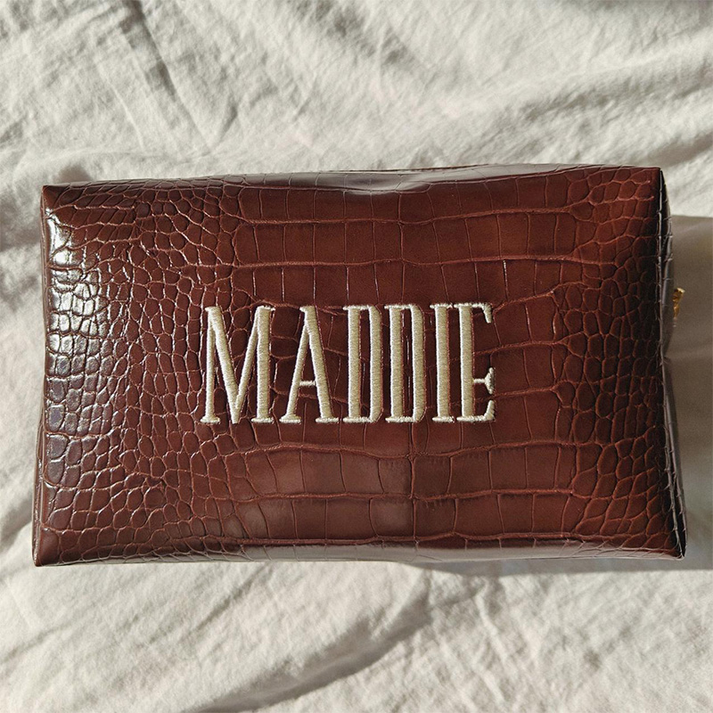 حقيبة مكياج مطرزة بتصميم جلد ا - مراجعة Luxury Bags That Are Vegan وسعره
